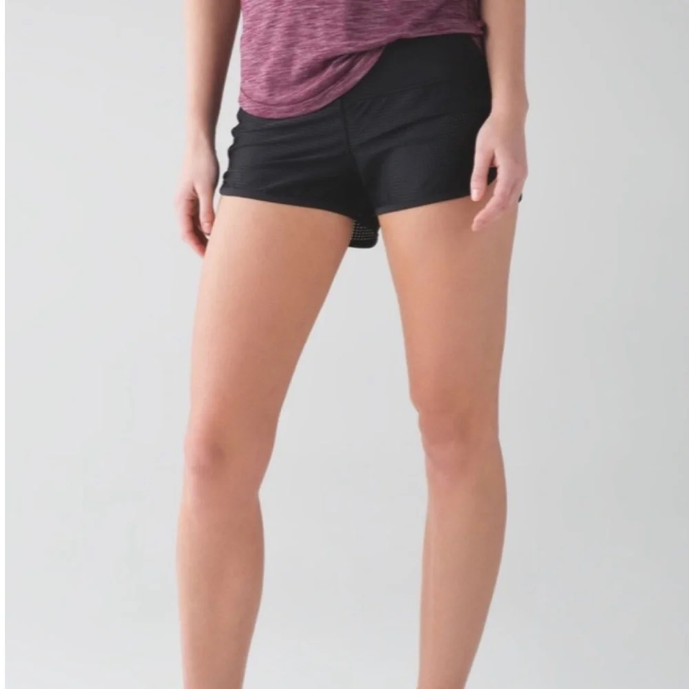 Lululemon Mesh Luxtreme 4-Way 2.5" Run Speed Shorts - Picture 3 of 10